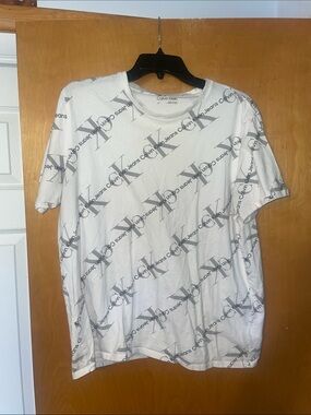Men’s Calvin Klein t-shirt size large